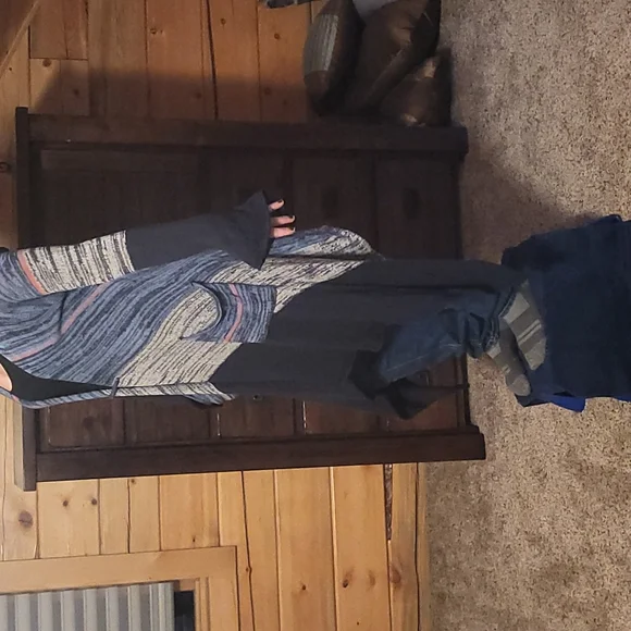 Cardigan - Picture 2 of 4